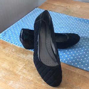Size 9.5 woman’s shoe Hannah brand barley worn.